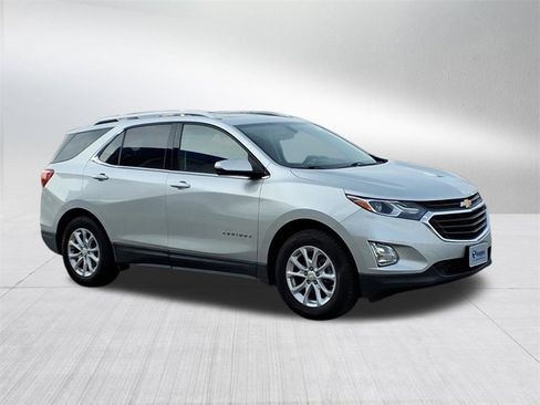 Used 2019 Chevrolet Equinox LT image 2