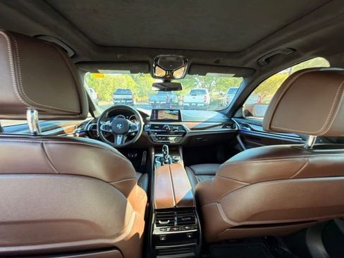 Used 2018 BMW M550i xDrive image 15