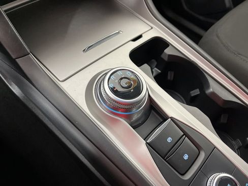 Used 2023 Ford Explorer XLT image 33