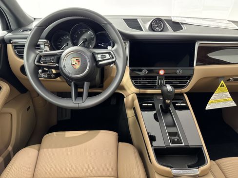 Certified 2025 Porsche Macan image 26