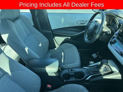 Used 2023 Toyota Corolla SE FWD image 3