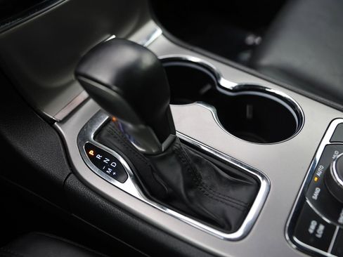 Used 2020 Jeep Grand Cherokee Limited w/ Luxury Group II image 30