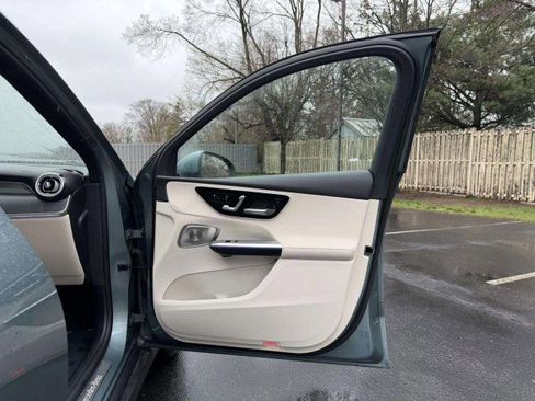 Used 2025 Mercedes-Benz GLC 300 4MATIC image 27