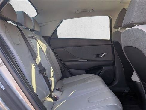 Used 2023 Hyundai Elantra Limited image 19