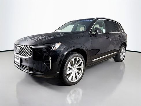 Certified 2025 Volvo XC90 B5 Core w/ Protection Package Premier image 3