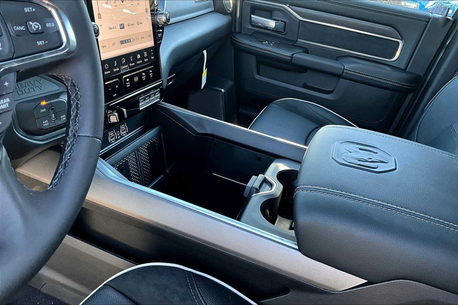 Used 2025 RAM 2500 Laramie AWD/4WD image 8