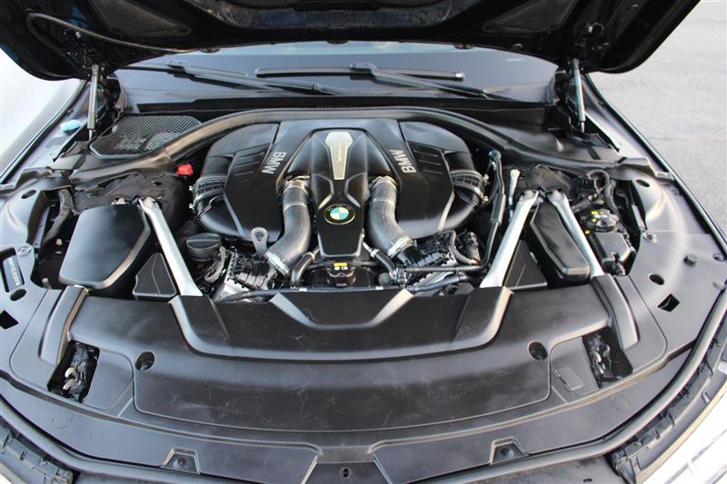 Used 2018 BMW 750i xDrive AWD/4WD image 27
