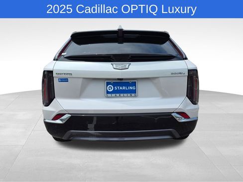Certified 2025 Cadillac Optiq Luxury 2 w/ LPO, Floor Liner Package AWD/4WD image 7