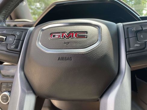 Used 2022 GMC Sierra 1500 SLT w/ SLT Premium Plus Package AWD/4WD image 17