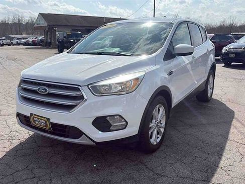 Used 2017 Ford Escape SE image 4