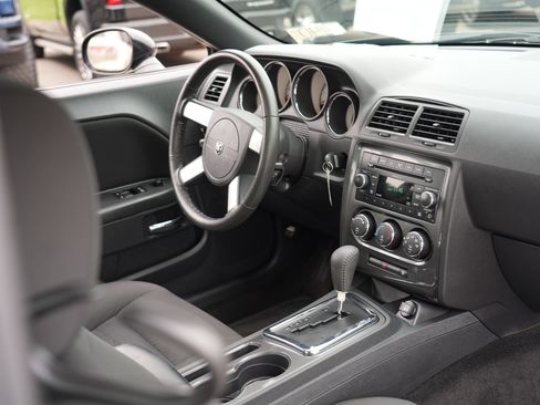 Used 2009 Dodge Challenger R/T RWD image 27