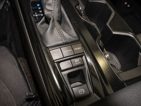 Used 2025 Toyota Camry LE w/ Convenience Package image 16