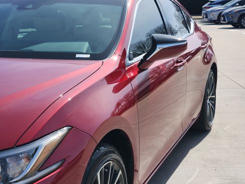 Used 2025 Lexus ES 300h w/ Premium Package image 9