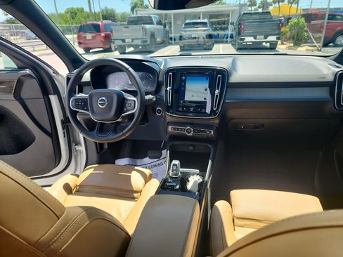 Used 2020 Volvo XC40 T4 Inscription w/ Protection Package Premier FWD image 22