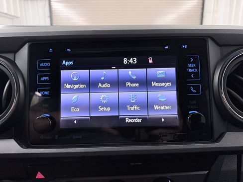 Used 2019 Toyota Tacoma TRD Off-Road w/ Technology Package AWD/4WD image 15