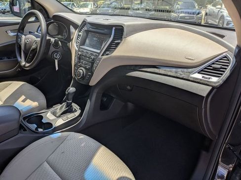 Used 2017 Hyundai Santa Fe SE FWD image 29