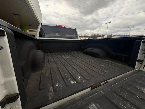 Used 2018 RAM 2500 Tradesman w/ Chrome Appearance Group image 13