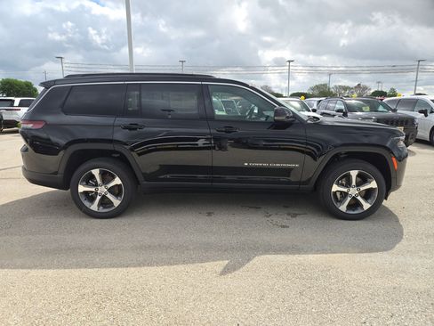 New 2026 Jeep Grand Cherokee L Limited AWD/4WD image 2