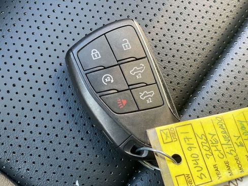 Used 2025 Chevrolet Silverado EV RST AWD/4WD image 27