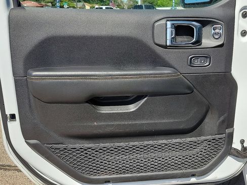 Used 2025 Jeep Wrangler Unlimited Sahara AWD/4WD image 13