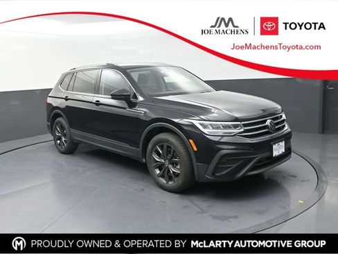 Used 2023 Volkswagen Tiguan SE FWD image 1