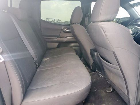 Used 2017 Toyota Tacoma TRD Off-Road w/ Tow Package image 9