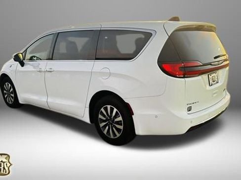 New 2023 Chrysler Pacifica Touring-L image 4