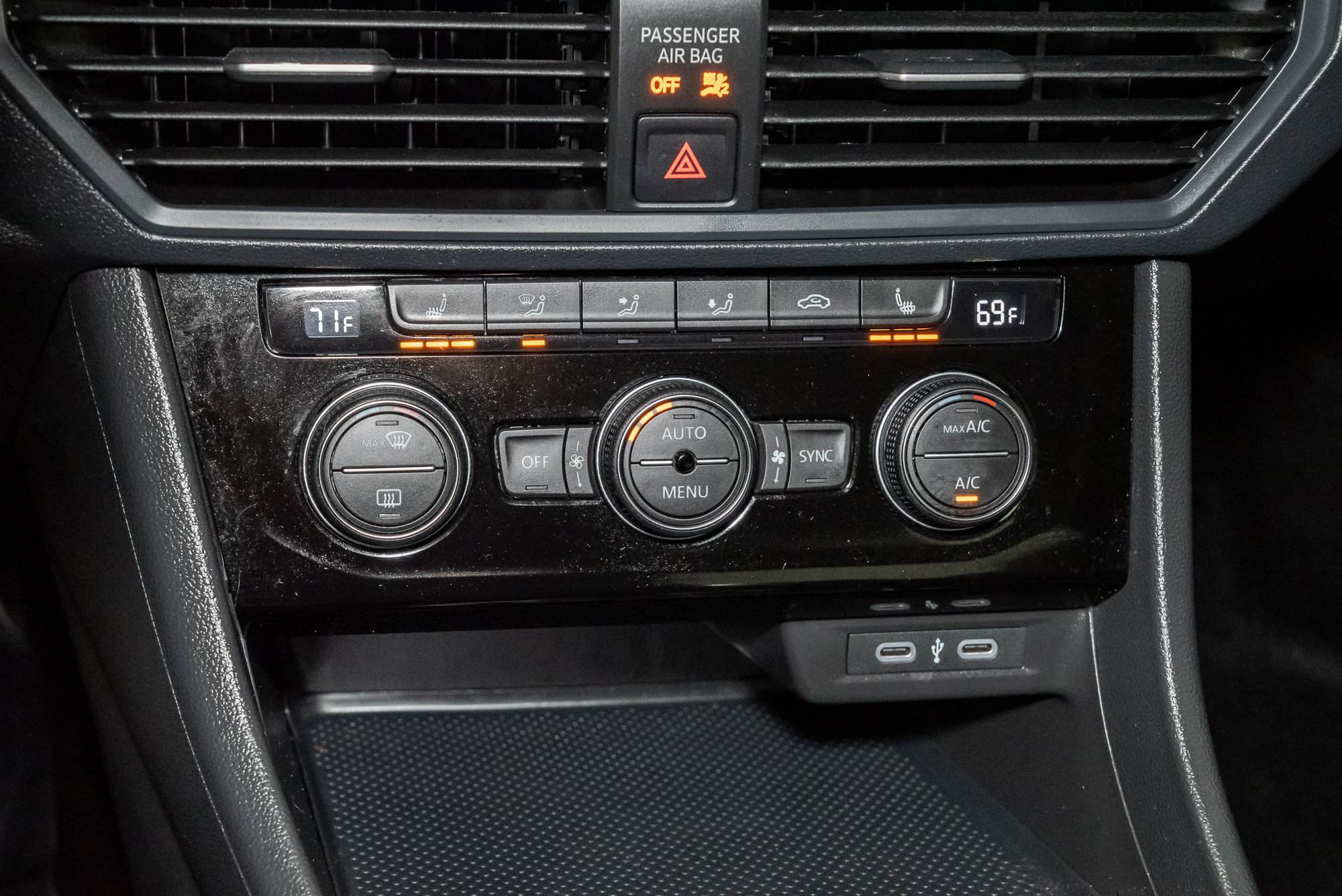 Used 2024 Volkswagen Jetta SE w/ Panoramic Sunroof Package FWD image 20