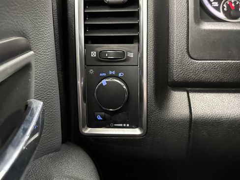 Used 2022 RAM 1500 Classic SLT image 23