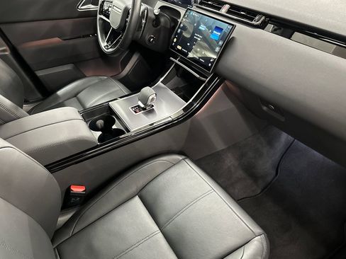 Used 2025 Land Rover Range Rover Velar Dynamic SE image 32