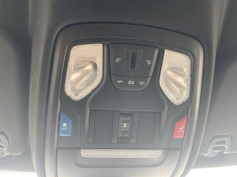 Used 2022 RAM 1500 4x4 Crew Cab image 22
