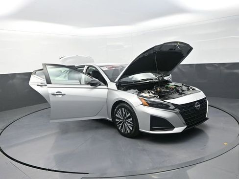 Used 2024 Nissan Altima 2.5 SV FWD image 29