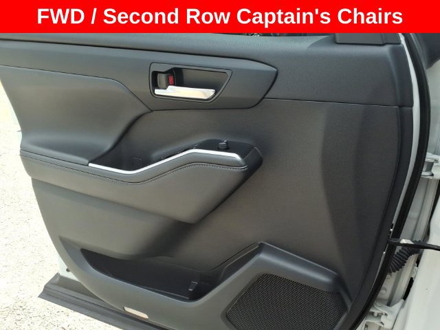 Used 2022 Toyota Highlander XLE FWD image 46