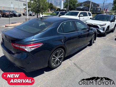 Used 2020 Toyota Camry SE w/ Sunroof Package FWD image 19
