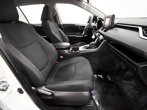 Used 2021 Toyota RAV4 LE AWD/4WD image 17