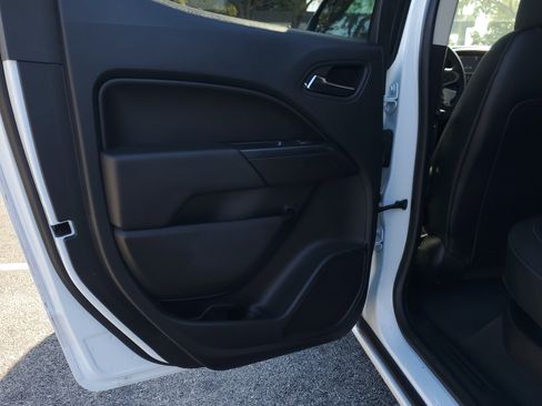 Used 2020 Chevrolet Colorado LT w/ Luxury Package image 12