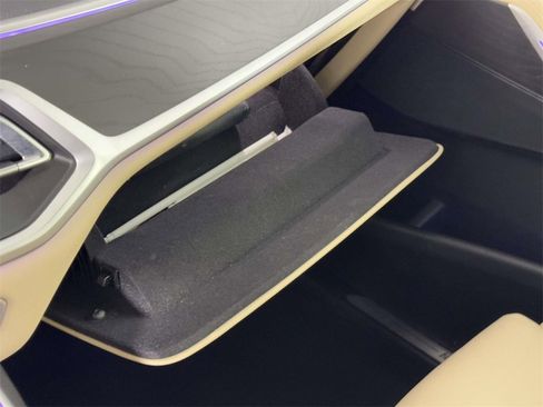 Used 2022 BMW X7 xDrive40i w/ Cold Weather Package image 31