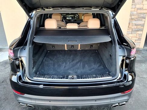 Used 2023 Porsche Cayenne S w/ Premium Package Plus image 30