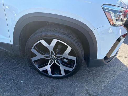 Used 2023 Volkswagen Taos SEL image 3