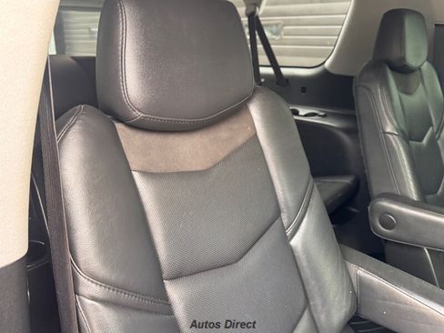 Used 2019 Cadillac Escalade ESV Premium Luxury RWD image 21