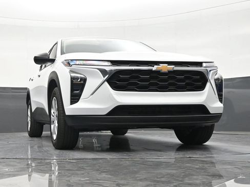 Used 2026 Chevrolet Trax LS FWD image 26