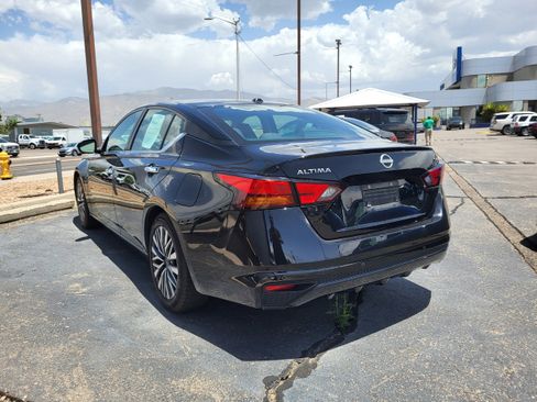 Used 2024 Nissan Altima 2.5 SV FWD image 18