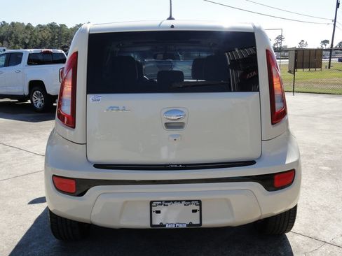 Used 2013 Kia Soul ! w/ Premium Pkg image 4