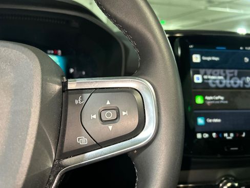 Used 2025 Volvo XC40 B5 Core image 14