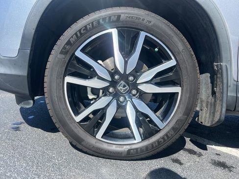 Used 2019 Honda Pilot Touring image 12