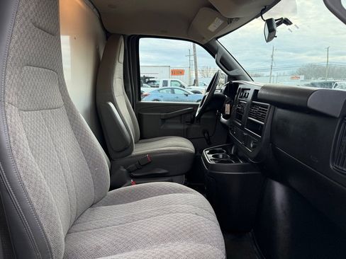 Used 2018 Chevrolet Express 3500 image 15