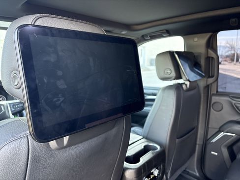 Used 2021 GMC Yukon Denali w/ Denali Premium Package image 16