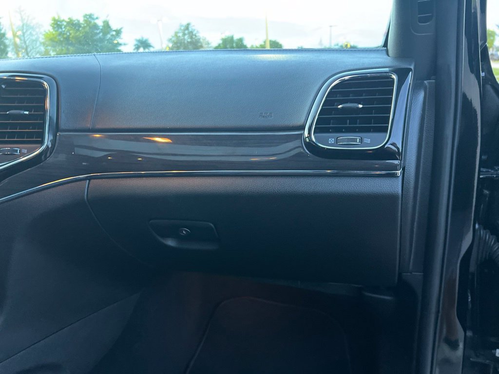 Used 2020 Jeep Grand Cherokee Overland AWD/4WD image 21