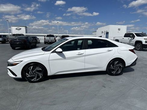 Used 2025 Hyundai Elantra SEL image 35
