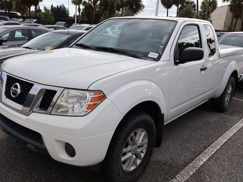 Used 2020 Nissan Frontier SV w/ SV Utility Package image 2